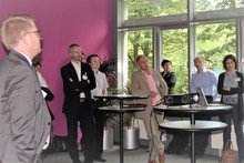 verfolgten mit großem Interesse die Präsentation von Stefan Schimpfle über die Entwicklung des aiti-Parks.