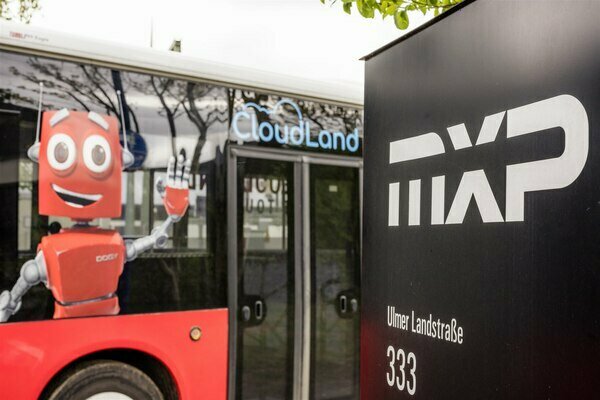 mxp-highwaytocloudland-bus