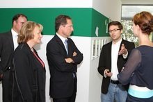 Bundesjustizministerin Sabine Leutheusser-Schnarrenberger bei der Secomba GmbH (Foto: Bernd Aue)