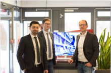 (Foto:fly-tech) Geschäftsführer Tobias Wirth, Technischer Leiter Benjamin Dill und Vertriebsleiter Özcan Sahin (von rechts) haben mit dem Zukauf das Geschäftsfeld Rechenzentrum deutlich ausgebaut.