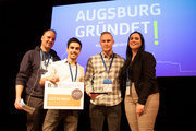 Preisverleihung an die Start-up Slam Gewinner (v.l.n.r. Stefan Schimpfle, Fabio Bove, Daniel Janku, Angelina Märkl)