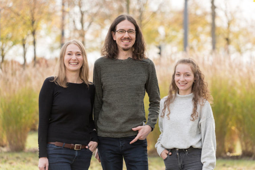 Die Gründer Margarita und Michael Fürmann sowie Mitgründerin Lisa Abeltshauser. Foto: Matthias Leo/Hochschule Augsburg