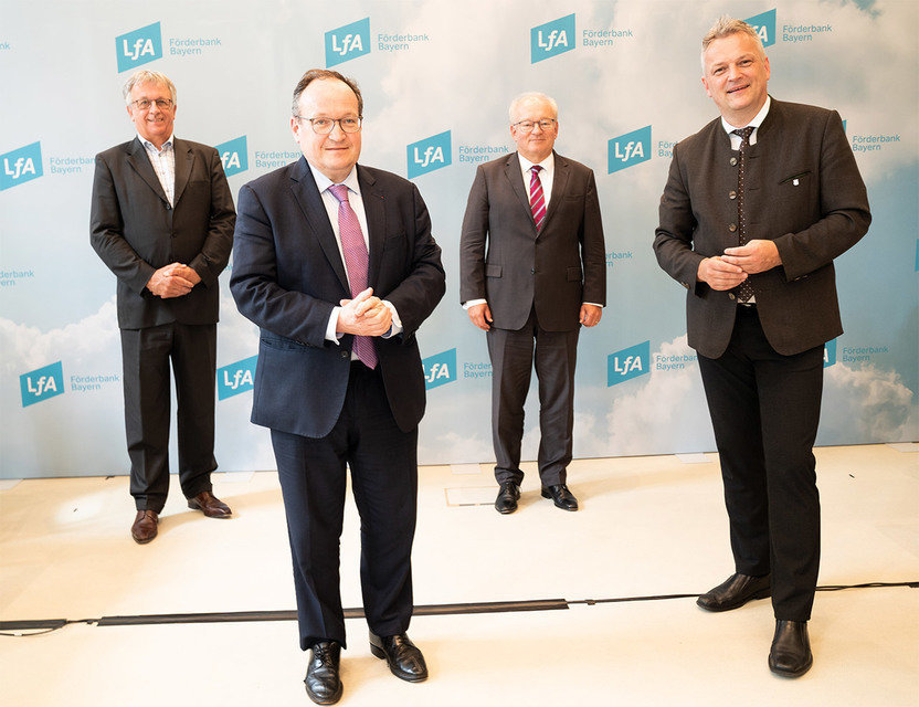 Von links: Geschäftsführer der Bayern Kapital GmbH Roman Huber, Vizepräsident der EIB Ambroise Fayolle, Vorstandsvorsitzender der LfA Förderbank Dr. Otto Beierl, Bayerns Wirtschaftsstaatssekretär Roland Weigert. © LfA/N. Stegemann