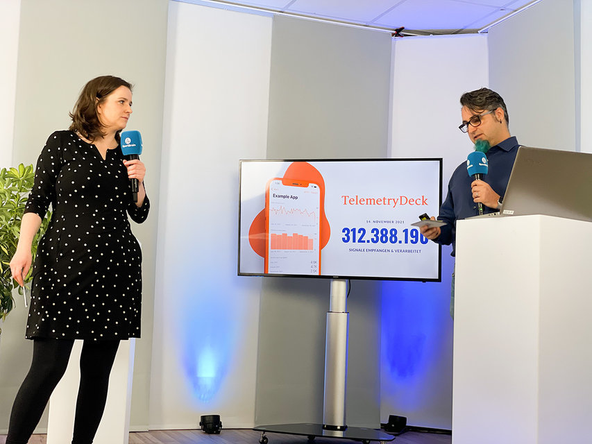 Lisa Figas und Daniel Jilg von TelemetryDeck beim Idea Slam bei "Augsburg gründet!" 2021 (Bildquelle: DZ.S)