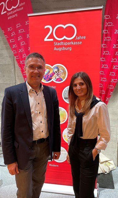 Christian Steimer und Antonella Gulino von der Stadtsparkasse (Bildquelle: Digitales Zentrum Schwaben, DZ.S)