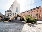 Nachhaltigkeit erlebbar machen – dieses Ziel verfolgten Stadtsparkasse Augsburg und die Agentur SportBrain mit dem Aufbau der Urwaldkuppel auf dem Moritzplatz. 