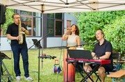 Ein gelungener Sommerabend mit entspannter Musik, unterhaltsamen Gesprächen und viel guter Laune | Fotos: DZ.S