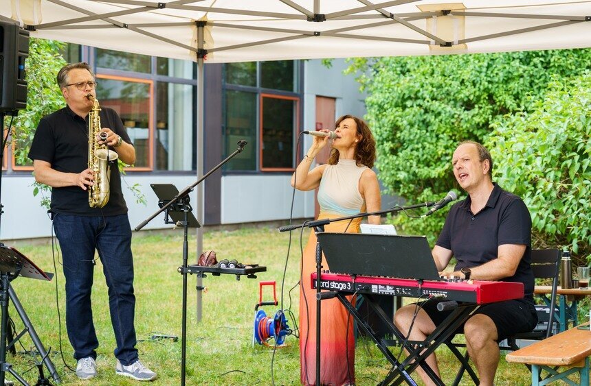 Ein gelungener Sommerabend mit entspannter Musik, unterhaltsamen Gesprächen und viel guter Laune | Fotos: DZ.S